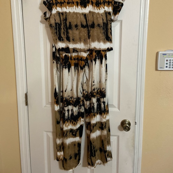 NWT Summer Two Piece Set - Hott!! - Picture 3 of 6